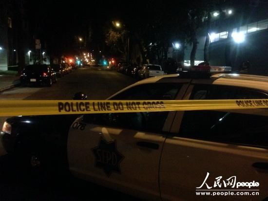 縱火案件發(fā)生在1月1日晚9時25分，舊金山當(dāng)?shù)鼐胶拖绬T幾分鐘內(nèi)趕到事故現(xiàn)場，并迅速撲滅了火情。記者1日晚趕到現(xiàn)場時，領(lǐng)館正門所在區(qū)域已經(jīng)被警察封鎖。