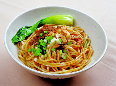 曬家鄉(xiāng)美食 網(wǎng)友：讓不讓人吃方便面了？