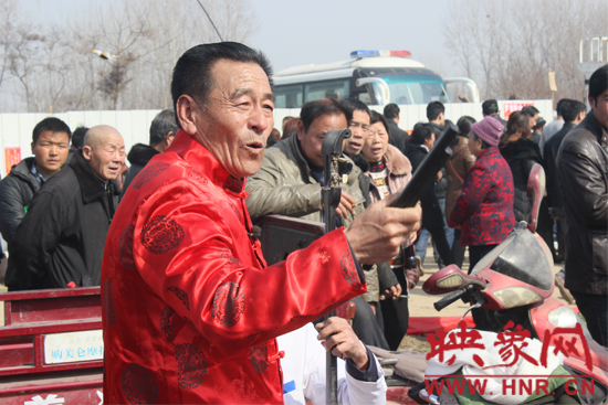 寶豐馬街書會獲世界紀錄認證 民間藝人相聚“斗藝” 寶豐馬街書會獲世界紀錄認證 民間藝人相聚“斗藝”