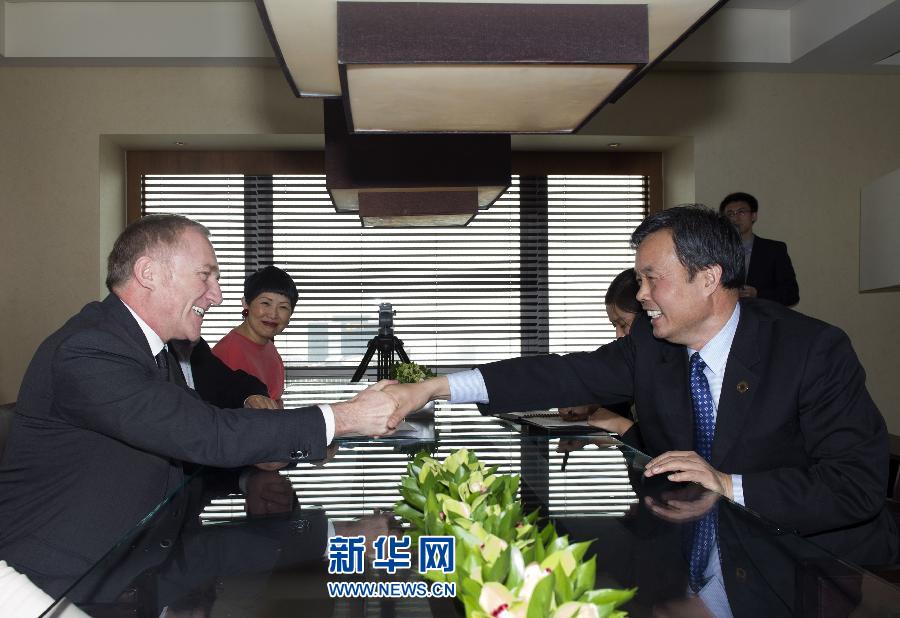 4月26日，國家文物局副局長宋新潮代表中方向法國有關(guān)方面負(fù)責(zé)人表示感謝。當(dāng)日，法國皮諾家族在北京宣布