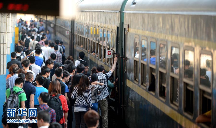 各地迎進(jìn)“五一”小長假