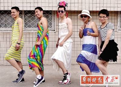 鄭州晚報記者 常亮/文 李云峰/供圖(河工大應屆畢業(yè)生) 鄭州晚報記者 常亮/文 李云峰/供圖(河工大應屆畢業(yè)生)