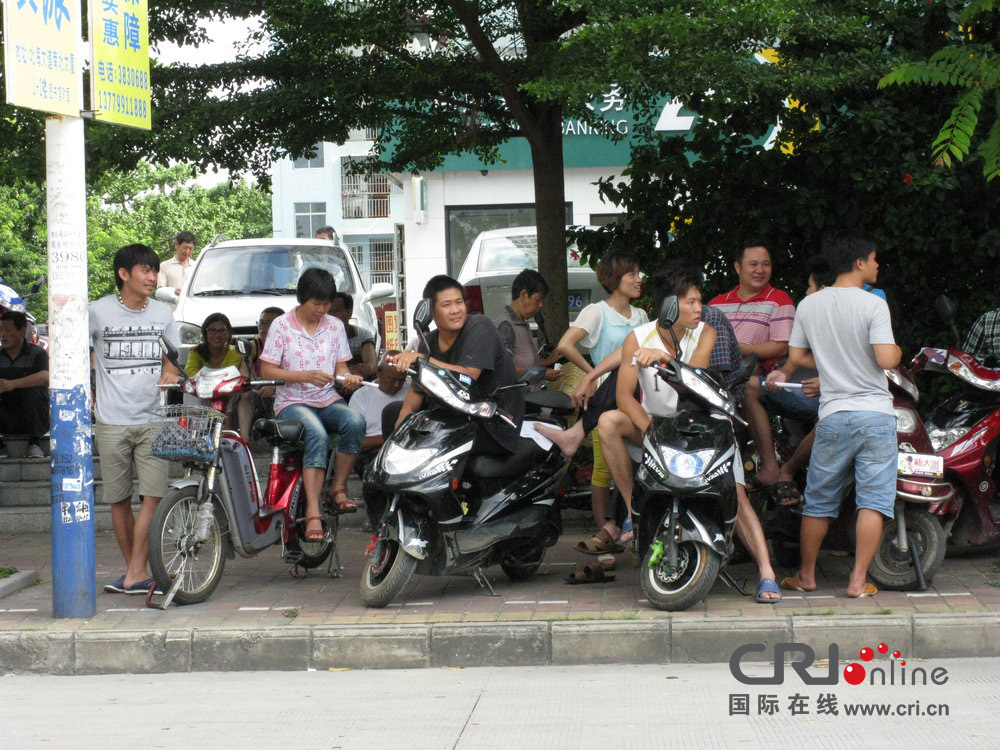 2013年07月10日，廣西壯族自治區(qū)北海市，依然有很多外地人聽信謠言不肯離去。圖片來源：飛影/CF
