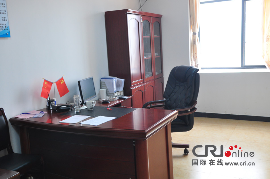 2013年10月21日，長沙云蓋村欠債千萬新建的豪華村部樓。