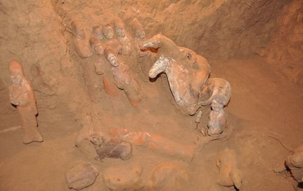 陜西省文物局對(duì)外公布了日前發(fā)掘的唐代女官上官婉兒墓葬的照片。