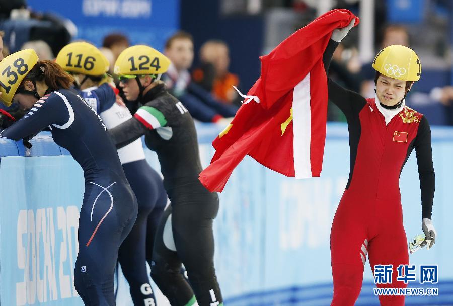 2月13日，中國選手李堅柔（右）在比賽后慶祝。