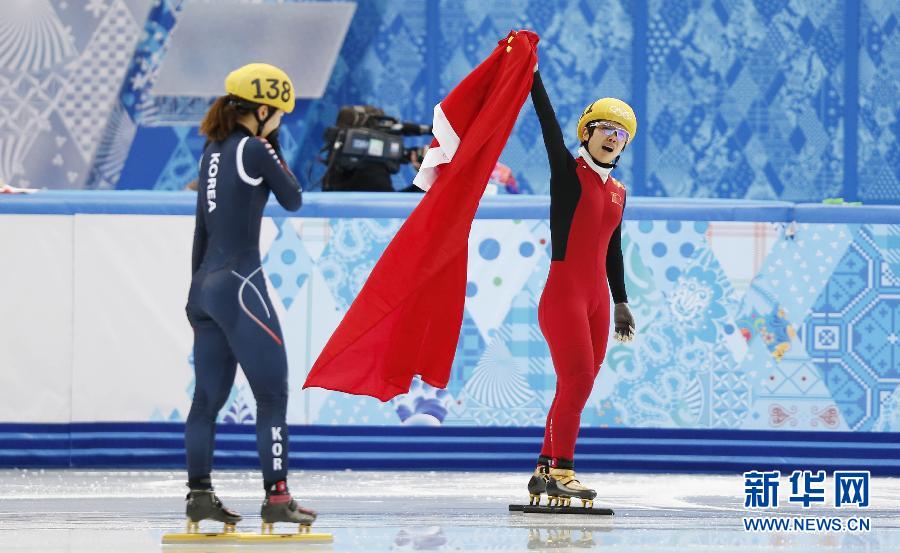 2月13日，中國選手李堅柔（右）在比賽后慶祝。