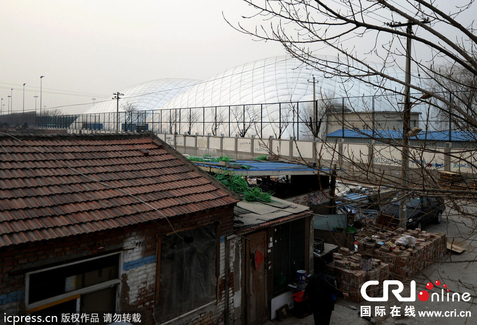 北京一國際學(xué)校耗資5百萬美元建“防霾帳篷” 北京一國際學(xué)校耗資5百萬美元建“防霾帳篷”