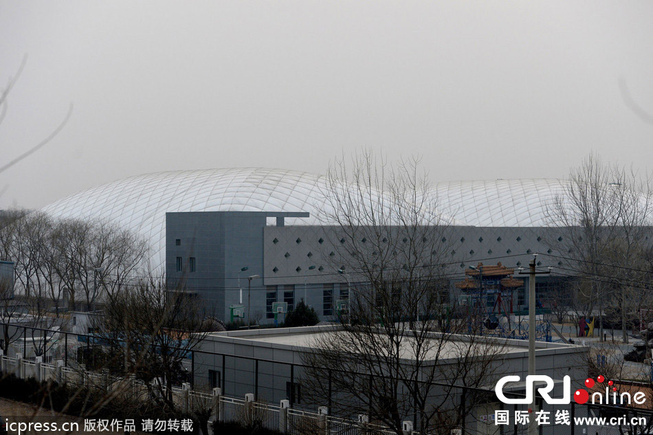 北京一國際學(xué)校耗資5百萬美元建“防霾帳篷” 北京一國際學(xué)校耗資5百萬美元建“防霾帳篷”