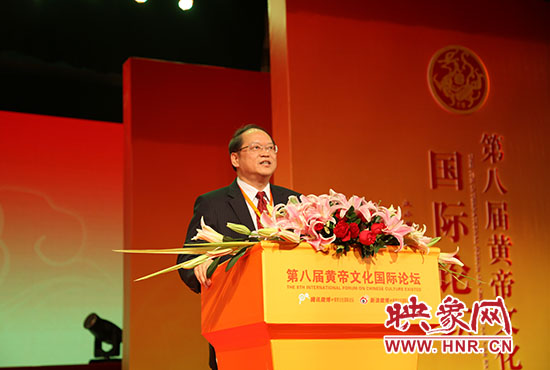 臺(tái)灣大學(xué)哲學(xué)系教授、美國(guó)耶魯大學(xué)哲學(xué)博士傅佩榮做演講