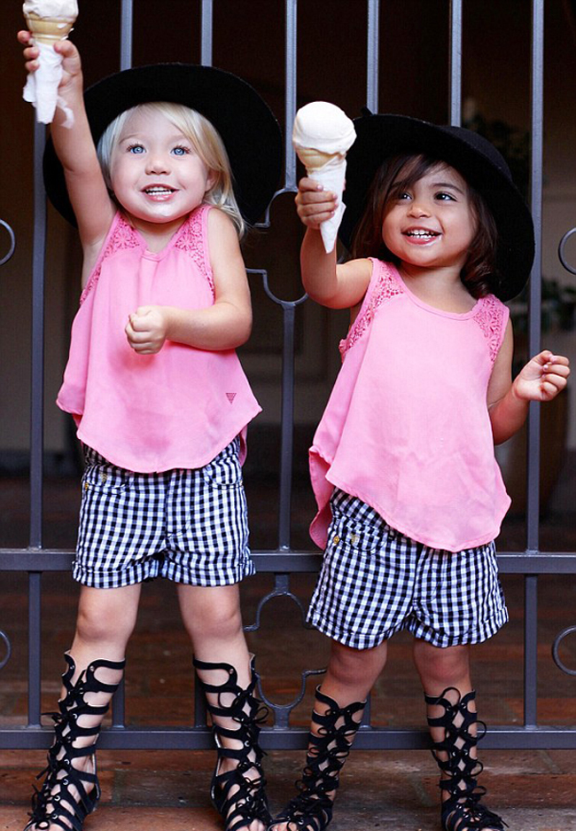 美國2歲蘿莉姐妹花走紅時尚圈 美國2歲蘿莉姐妹花走紅時尚圈