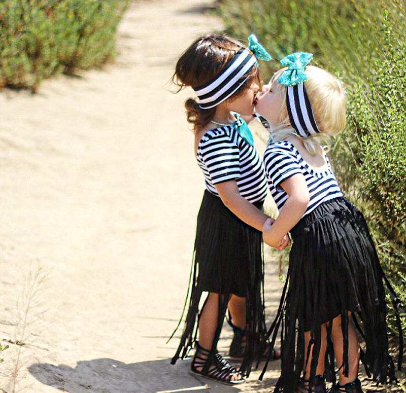 美國2歲蘿莉姐妹花走紅時尚圈 美國2歲蘿莉姐妹花走紅時尚圈