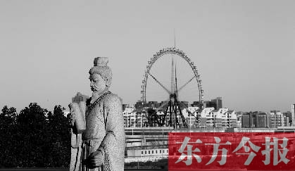 16日，從中原福塔基座平臺(tái)看向世紀(jì)歡樂園的景象