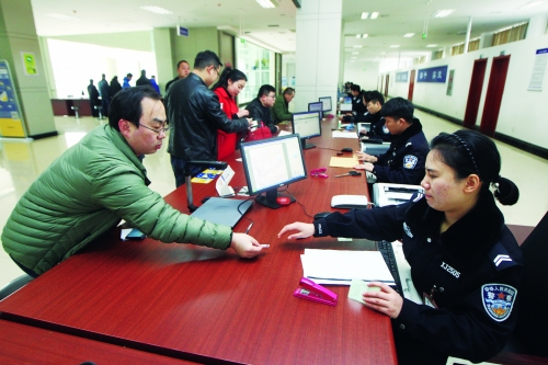 第一天上班來(lái)車(chē)管所辦理業(yè)務(wù)的人并不多