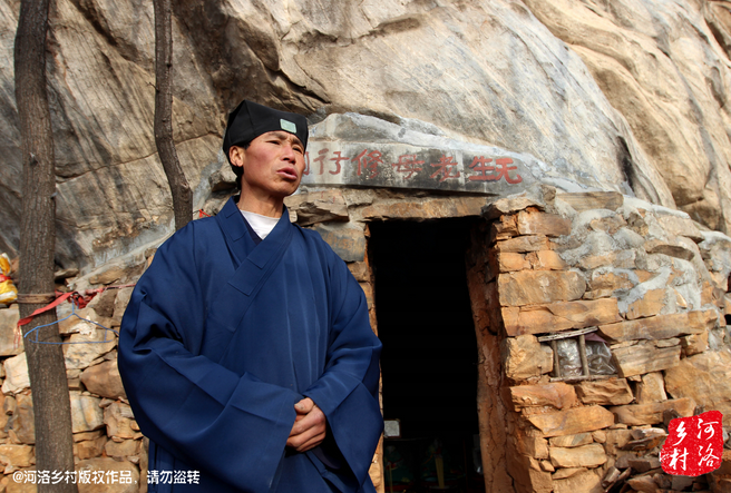 在這個山洞住多久，他沒有時間表，他說要看自己的內(nèi)心，修行夠了就離開，如果需要繼續(xù)修行，就從這里“安老病死