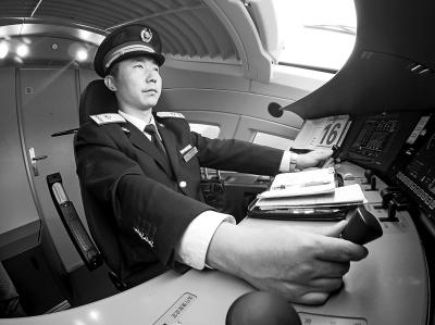 “復(fù)興號”在河南試出世界第一速 每小時(shí)421.9公里