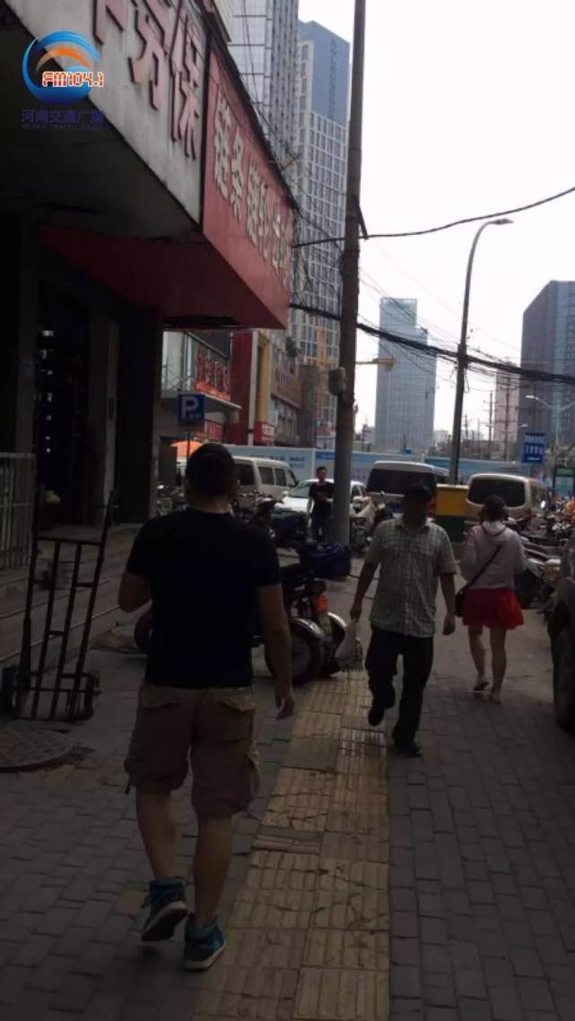 鄭州街邊小賣(mài)部稱違法停車(chē)100塊錢(qián)能銷(xiāo)條 3天搞定