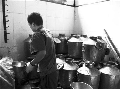 酒鬼酒自檢曾發(fā)現(xiàn)塑化劑超標 公司沒有太重視