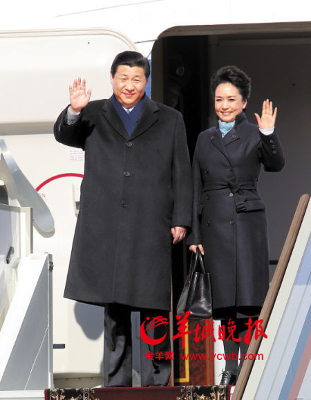 國家主席習近平首次出訪俄羅斯，夫人彭麗媛陪同。