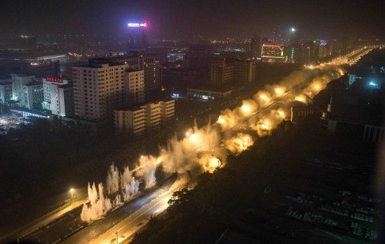 沌陽高架爆破瞬間。