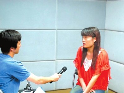 醫(yī)藥代表王慧在接受媒體采訪。記者 袁國禮/攝