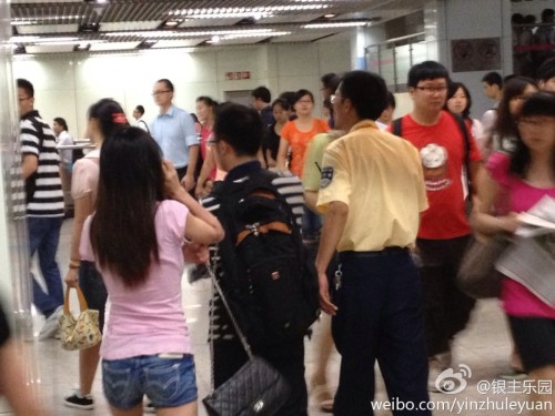 7月22日早上，上海地鐵6號線浦電路站，一男一女發(fā)生激烈口角，女子“指證”男子系“色狼”。