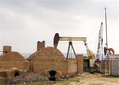 正在作業(yè)的揭蓋井，位于定邊縣紅柳溝鎮(zhèn)紅柳溝村。