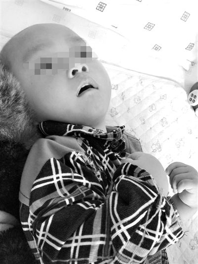 9月10日，陳揚躺在醫(yī)院的病床上，他的眼睛仍然沒有聚焦感。新京報記者 朱柳笛 攝