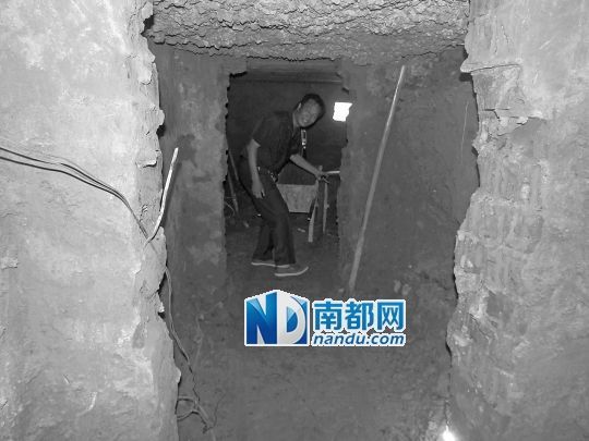 昨日，工人在地宮內(nèi)。CFP圖片