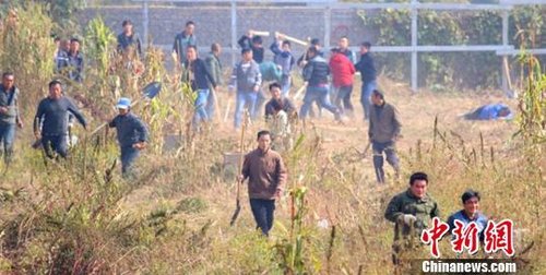 農民工被驅逐毆打網(wǎng)絡截圖攝 農民工被驅逐毆打網(wǎng)絡截圖攝