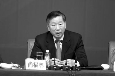 銀監(jiān)會主席尚福林。記者王海欣攝 銀監(jiān)會主席尚福林。記者王海欣攝