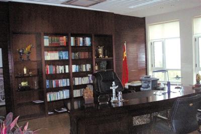 遼寧大學(xué)黨委書記被曝光的辦公室。 網(wǎng)絡(luò)截圖