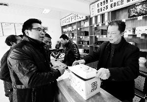 4月2日，福建省古田縣紀(jì)委、監(jiān)察局成立清明節(jié)專項督查組，對違反“八項規(guī)定”行為進行監(jiān)督檢查。新華社發(fā)