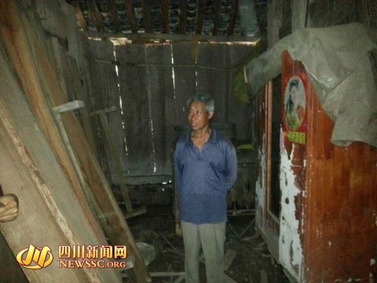 王本余的堂兄王本武向四川新聞網(wǎng)記者介紹王本余還剩下的財(cái)物。