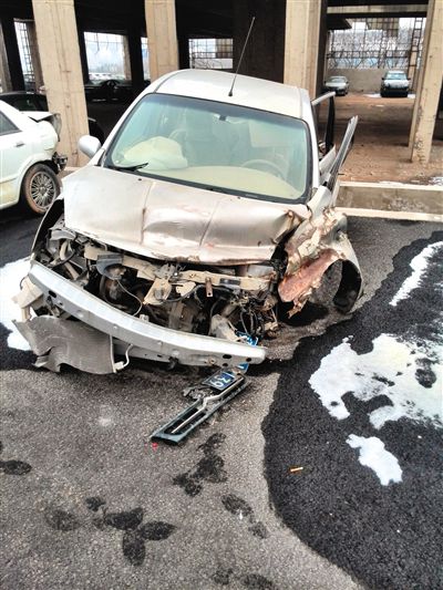 事發(fā)轎車。吳英供圖