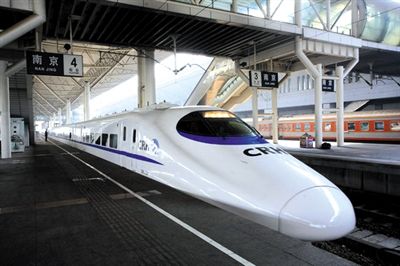 　白皮車 動(dòng)車，高鐵基本全白色