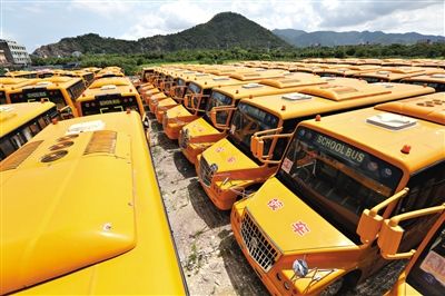 8月28日，浙江溫嶺，擱置農(nóng)村近1年的校車。
