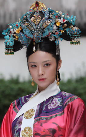 電視劇《甄嬛傳》角色“華妃”頭戴點(diǎn)翠 電視劇《甄嬛傳》角色“華妃”頭戴點(diǎn)翠