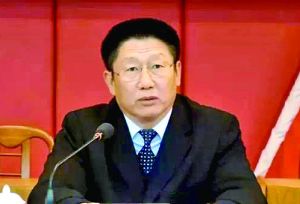 他曾身居要職，在仕途上平步青云，“連跳式”升官；他如今落馬，被查出近乎瘋狂地收受巨額利益、用公款送禮，還隱瞞“裸官”身份、在私企老板的安排下多次嫖娼、參與賭博、與多名女性通奸，被一線辦案人員形容為“五毒俱全”的干部。近日，深圳原市委常委、政法委書記蔣尊玉的貪腐歷程被披露。