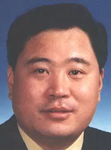 【盤點】“紅色通緝令”嫌犯在國外如何揮霍？