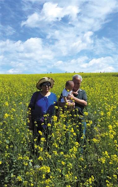 事故之前，老兩口的合影，李春同說，老兩口一輩子很少一起照相。家屬供圖
