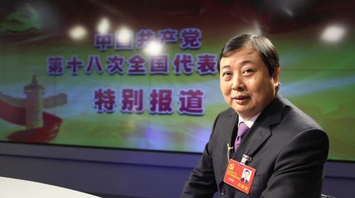 十八大代表，江蘇省江陰市華西村黨委書記、華西集團(tuán)董事長吳協(xié)恩