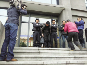 嘉興南湖鬧市區(qū)越王珠寶店被搶 嘉興南湖鬧市區(qū)越王珠寶店被搶