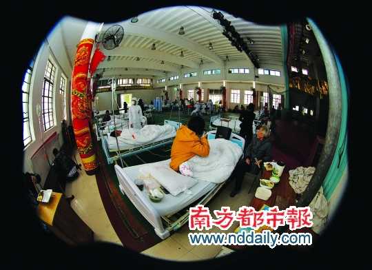 病人被轉移到該院的工會大禮堂。通訊員 符曉亮 攝