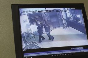 長沙市救助站提供的監(jiān)控視頻。組圖/記者華劍