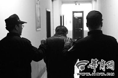 　昨日，西安市長延堡派出所，砍傷醫(yī)生的插隊患者已被警方控制 本報記者 張喆 攝