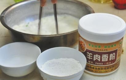市面上出售的羊肉香粉等食品添加劑。