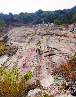 “蔣周經(jīng)緯”上傳的涂鴉圖。加油轉(zhuǎn)過彎就到了蔣周經(jīng)緯書。網(wǎng)絡(luò)截圖