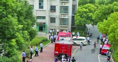 負債男尋死不成 捅死女鄰居謊稱情殺并縱火 負債男尋死不成 捅死女鄰居謊稱情殺并縱火