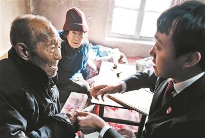 法官送去贍養(yǎng)費(fèi)。